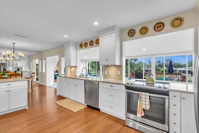 Building Photo - 2732 Valencia Dr