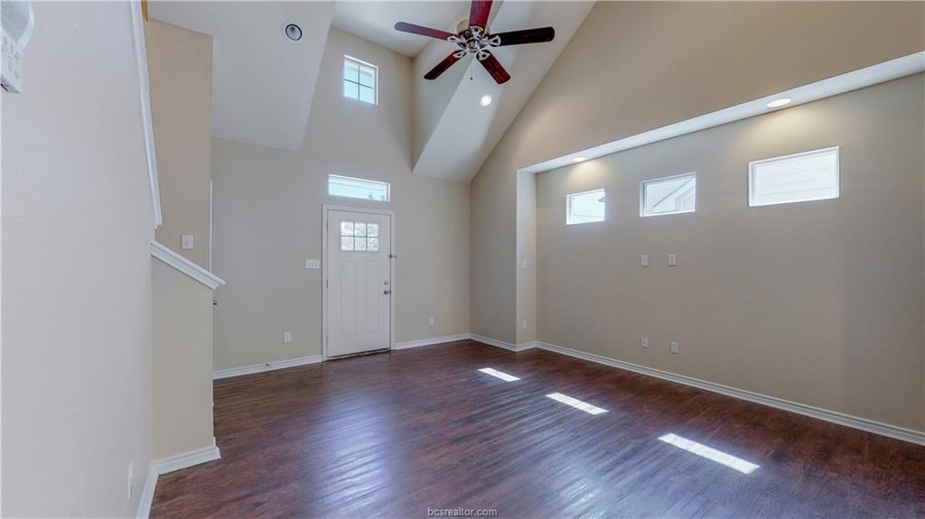 Building Photo - 203 Sterling St