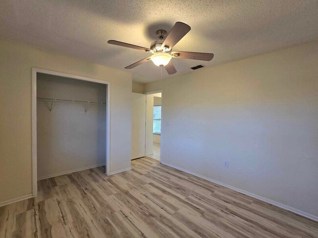 Building Photo - 4158 Sunny View Dr