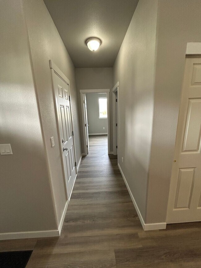 Building Photo - Beautifully Furnished Brand New 5 Bedroom ...