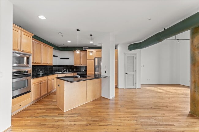 Building Photo - 1005 S Shepherd Dr