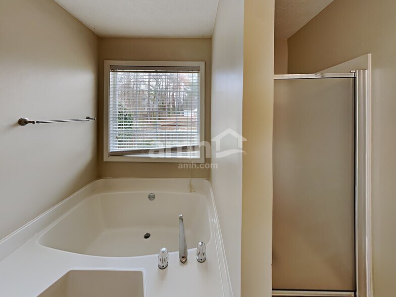 Building Photo - 805 Chatham Park Dr