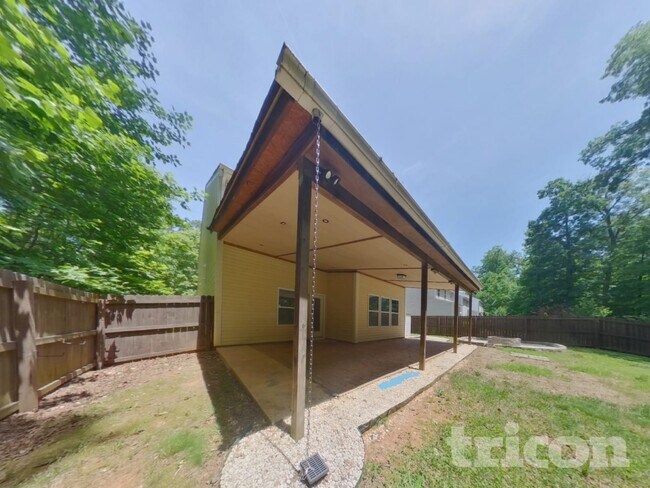 Building Photo - 2480 Marthas Ridge Dr