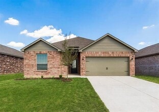 Building Photo - 1016 Calhoun Dr