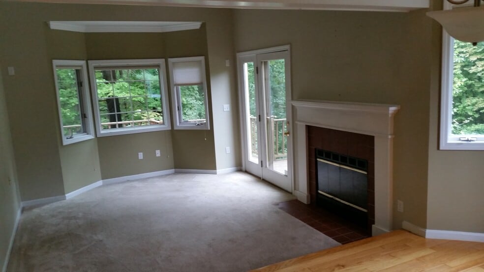 Building Photo - 8 Rosewood Ln