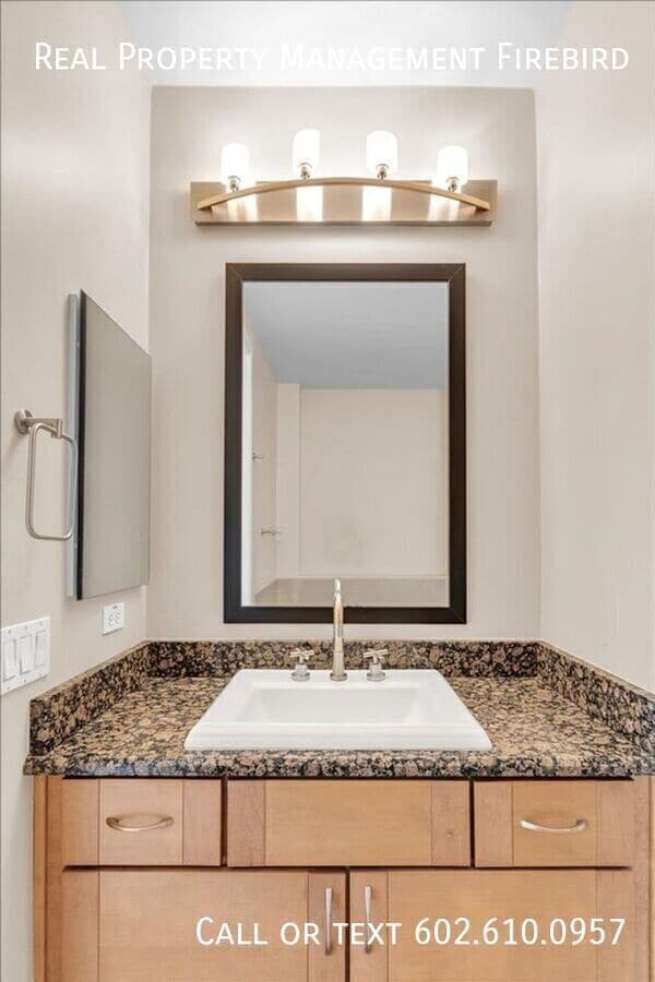 Building Photo - 7297 N Scottsdale Rd