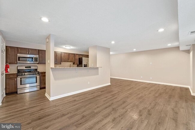 Building Photo - 151 Kenwood Dr