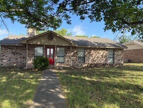 Building Photo - 117 Solon Rd