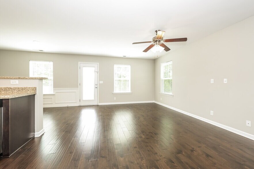 Building Photo - 2627 Salem Glen Xing