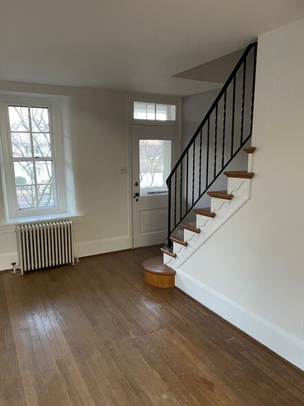 Living room - 203 Green St