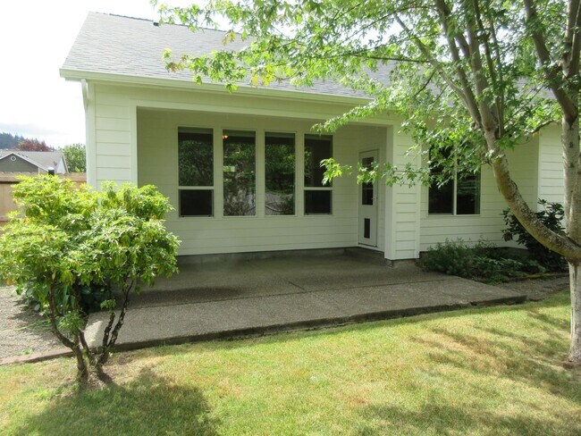 Building Photo - Beautiful Three Bedroom in Silverton