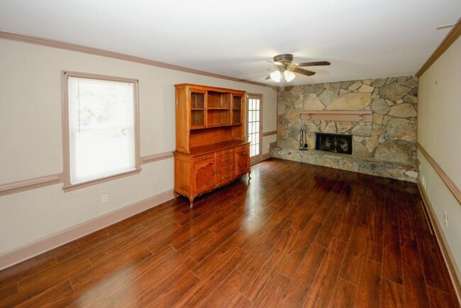 Building Photo - 4033 Scenic Mountain Dr SW