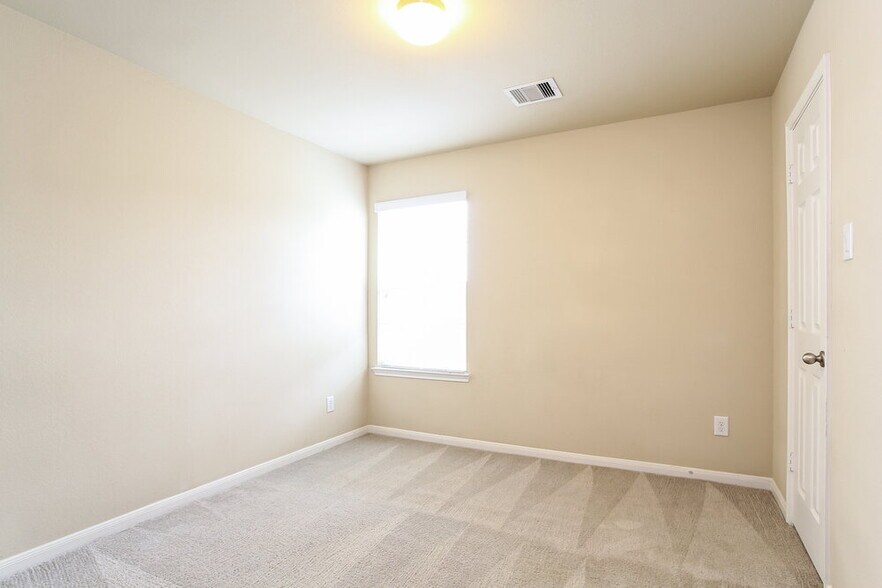 Building Photo - 13050 Rose Landing Dr