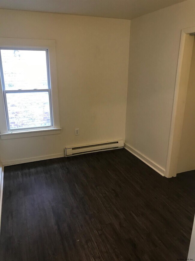 Building Photo - 84 Main St