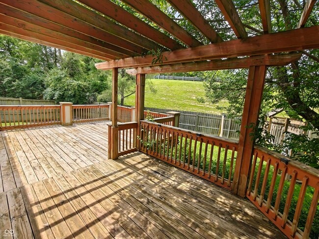 Building Photo - 802 Fern Dr