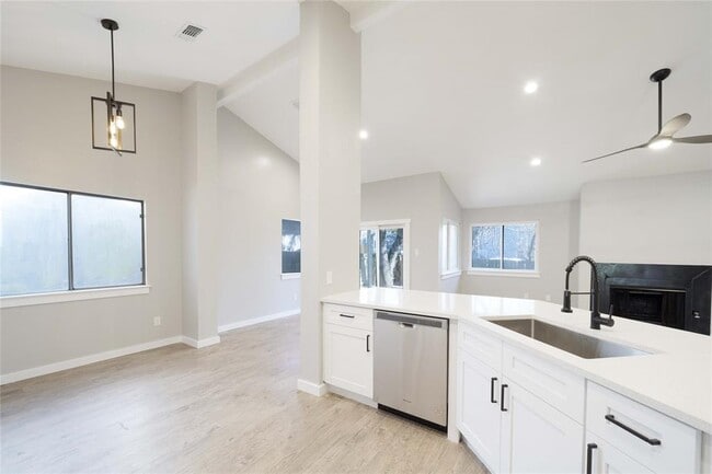 Building Photo - 12807 Magnolia Mound Trail