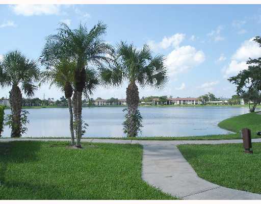 Building Photo - 216 Lake Pointe Dr