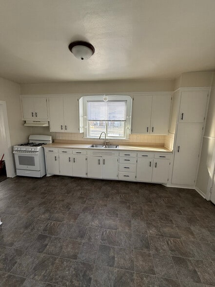 Building Photo - 626 Washington St