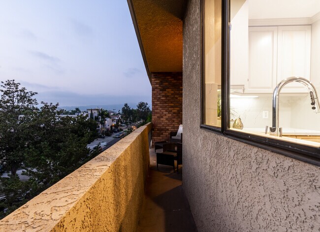 Building Photo - 828 S Bedford St