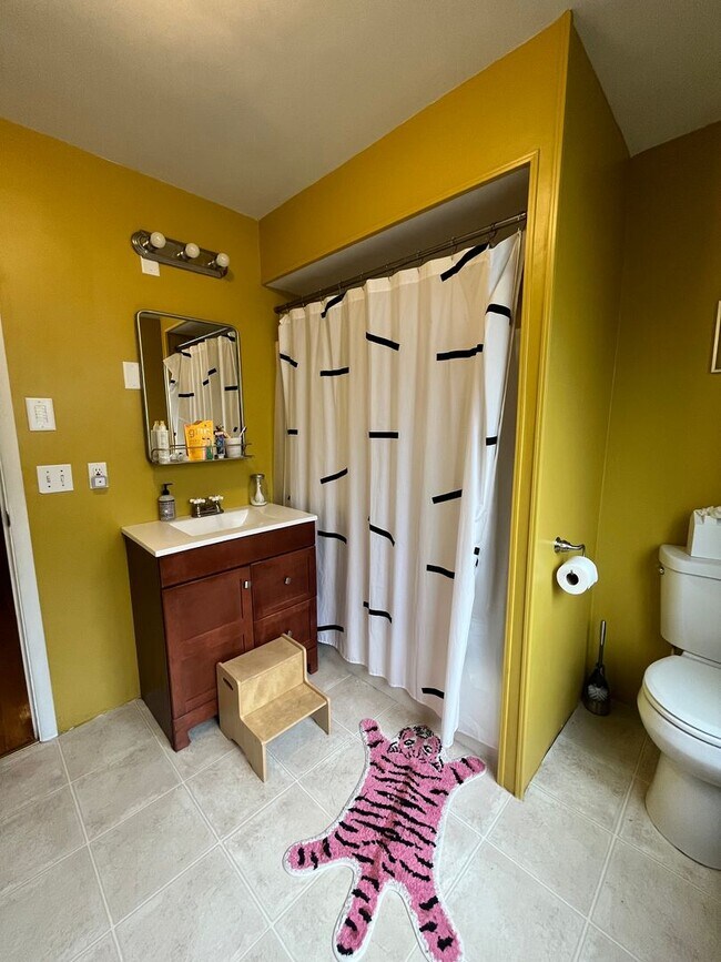 Building Photo - 4-Bedroom 3-Bathroom Home in Springfield