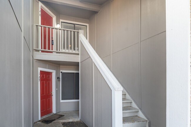 Building Photo - Cozy South East Austin Condo