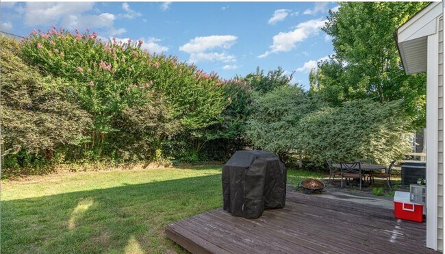 Building Photo - 3367 Streamside Dr