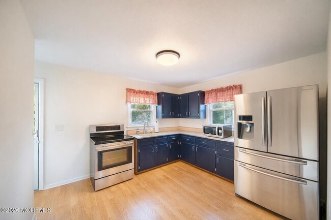 Building Photo - 32 Lake Ave