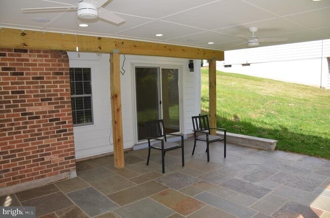 Building Photo - 9012 Paddock Ln