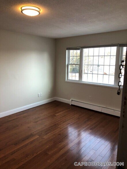 Building Photo - 21 Thomas Ave