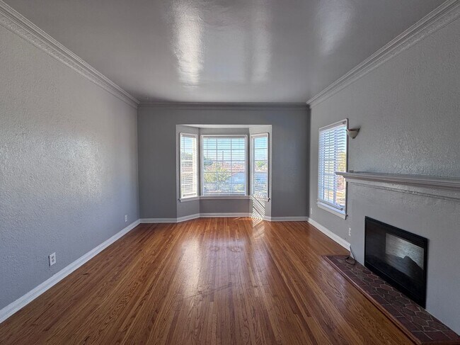 Building Photo - 1722 W 79th St