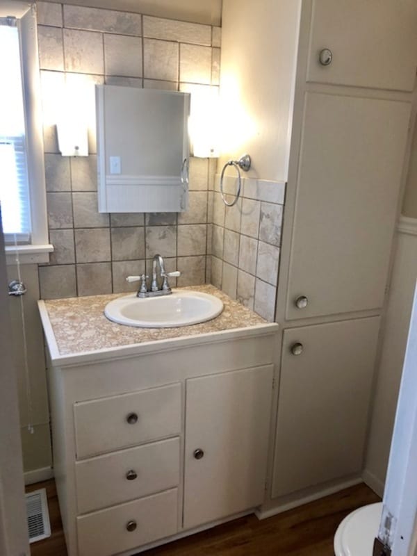 Building Photo - 518 W 13th Ave