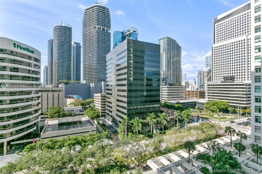 Building Photo - 950 Brickell Bay Dr