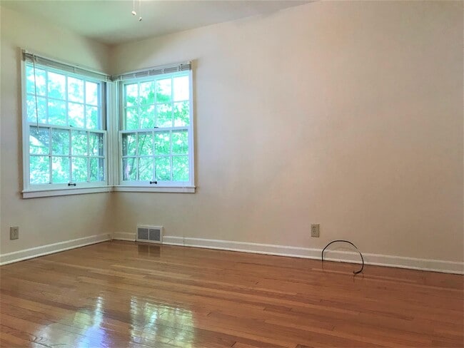 Building Photo - 306 S Owen Dr