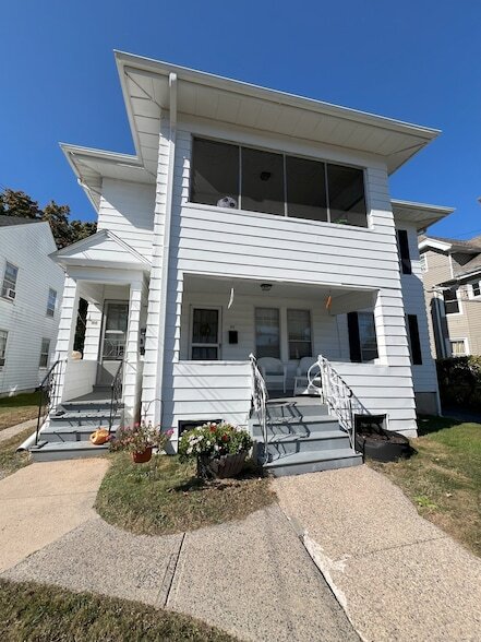 Building Photo - 89 Maplewood Ave