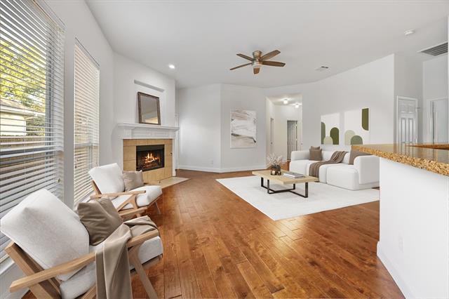 Building Photo - 9857 Meadow Rue Dr