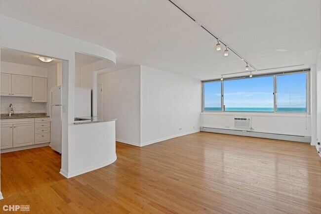 Building Photo - 2144 N Lincoln Park W