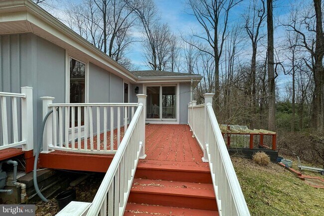 Building Photo - 19 Ridgeview Rd