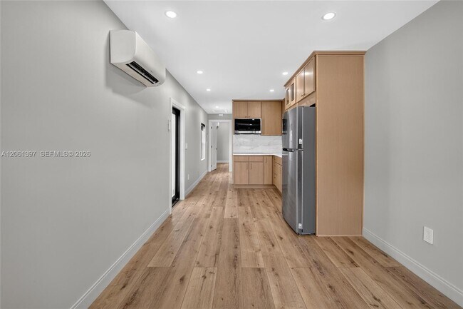 Building Photo - 1011 NW 30th Ct