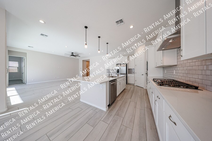 Building Photo - 4815 W Capistrano Ave