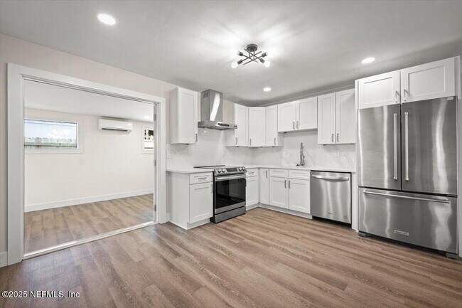 Building Photo - 937 4th Ave S