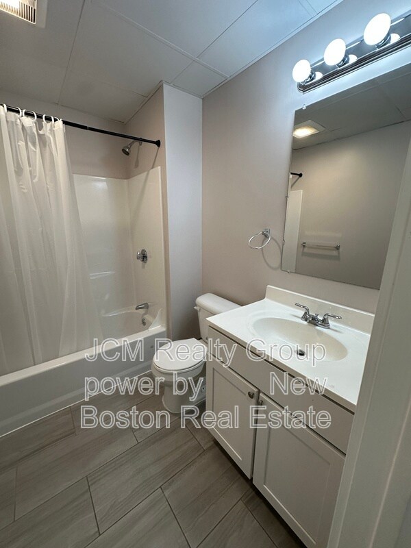 Building Photo - 191 N Common St