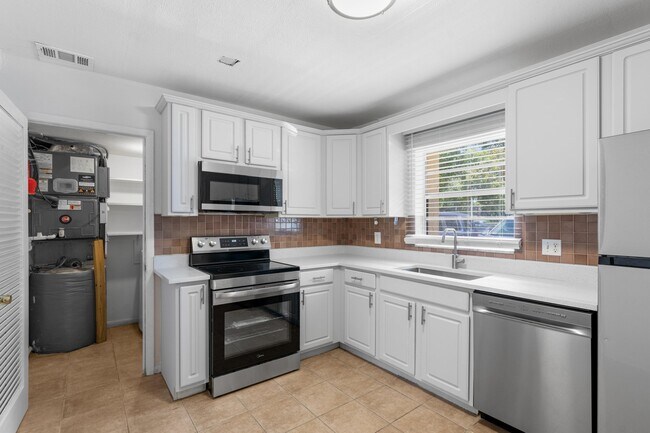 Building Photo - 10693 N Military Trl