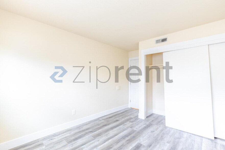 Building Photo - 4561 Ashcroft Ave