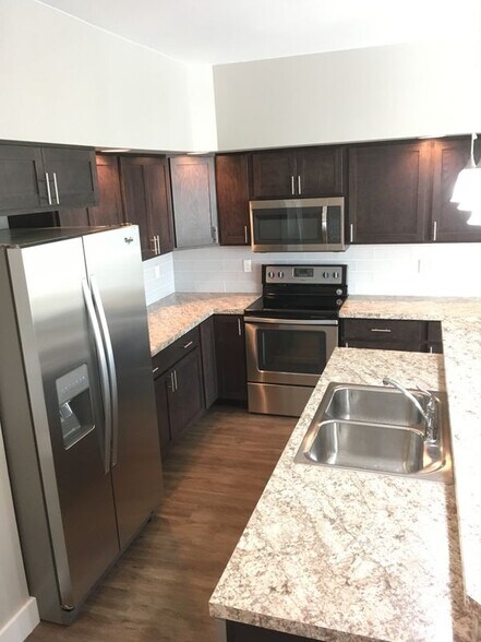 Building Photo - 926 Rosa Way