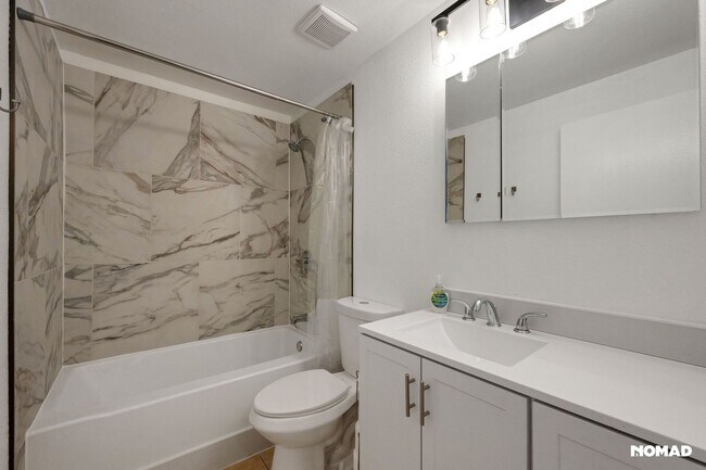 Building Photo - Newly Renovated 4BR Duplex in SW Loveland