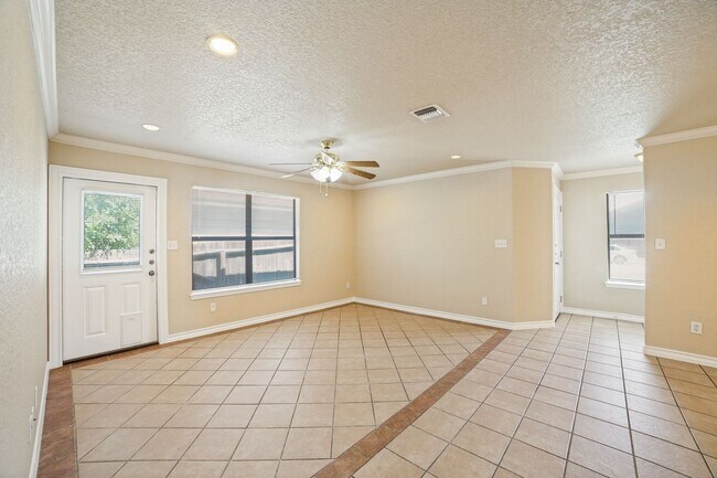Building Photo - 11443 Creek Eagle