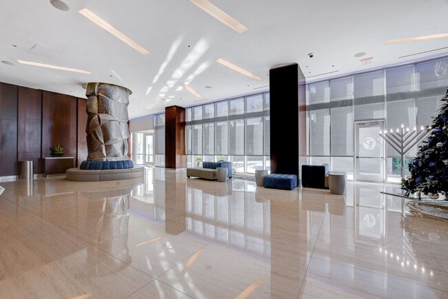 Building Photo - Fully Furnished 2 Bedroom 2 Bath High Rise with Strip Views