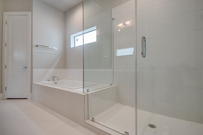 Building Photo - 1615 Wheeler Ave