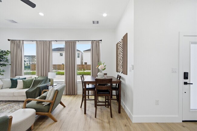 Building Photo - 8910 Knoll Leaf Dr