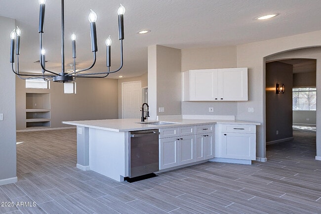 Building Photo - 12614 W Earll Dr